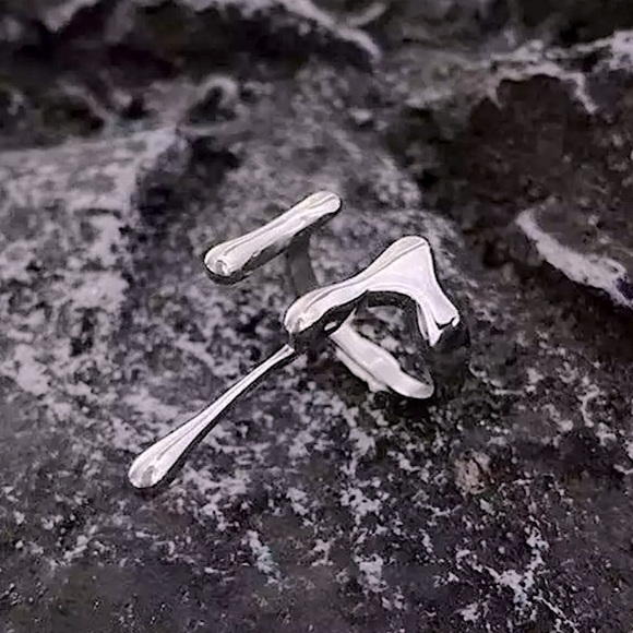 ⚜️[𝟯/$𝟭𝟴]⚜️Oozing Silver Adjustable Ring NEW - Picture 2 of 7